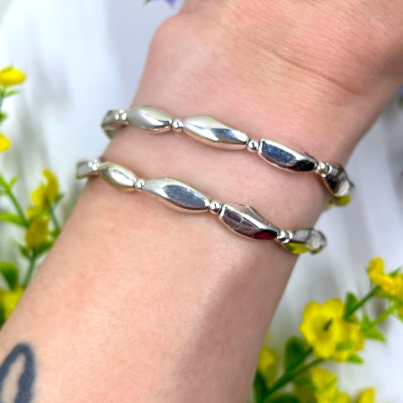 Napier Signed Silver Plated Bead Double Strand Stretchy Bracelet - Picture 4 of 7